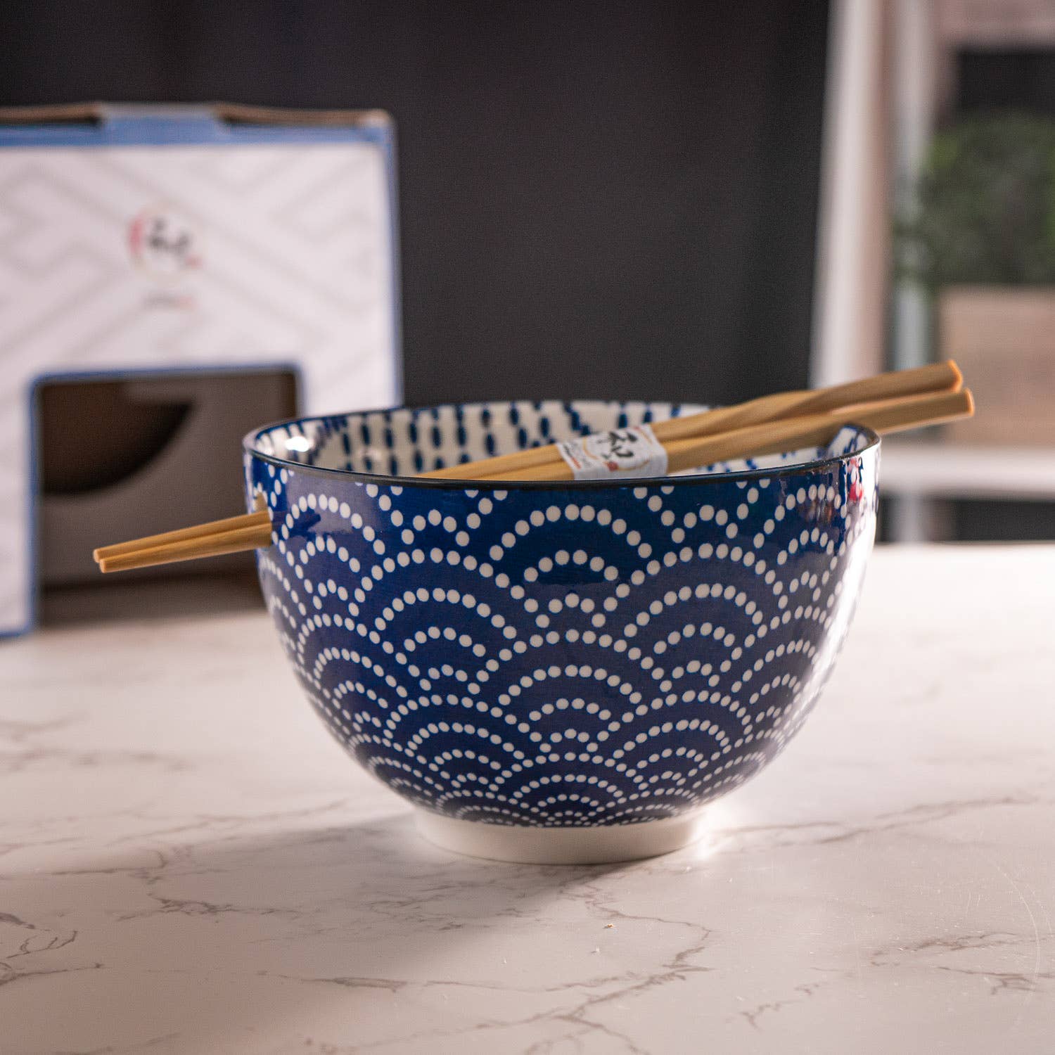 20oz Porcelain Bowl & Chopsticks Set – Seigaiha Waves Design