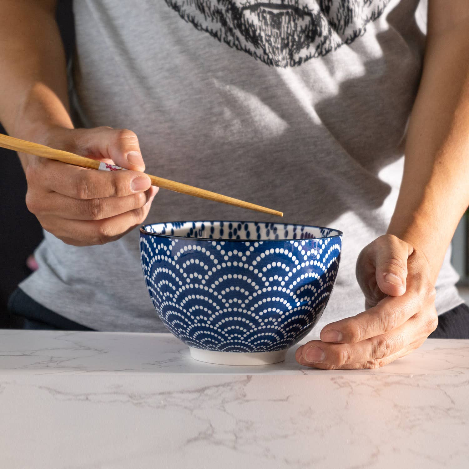 20oz Porcelain Bowl & Chopsticks Set – Seigaiha Waves Design