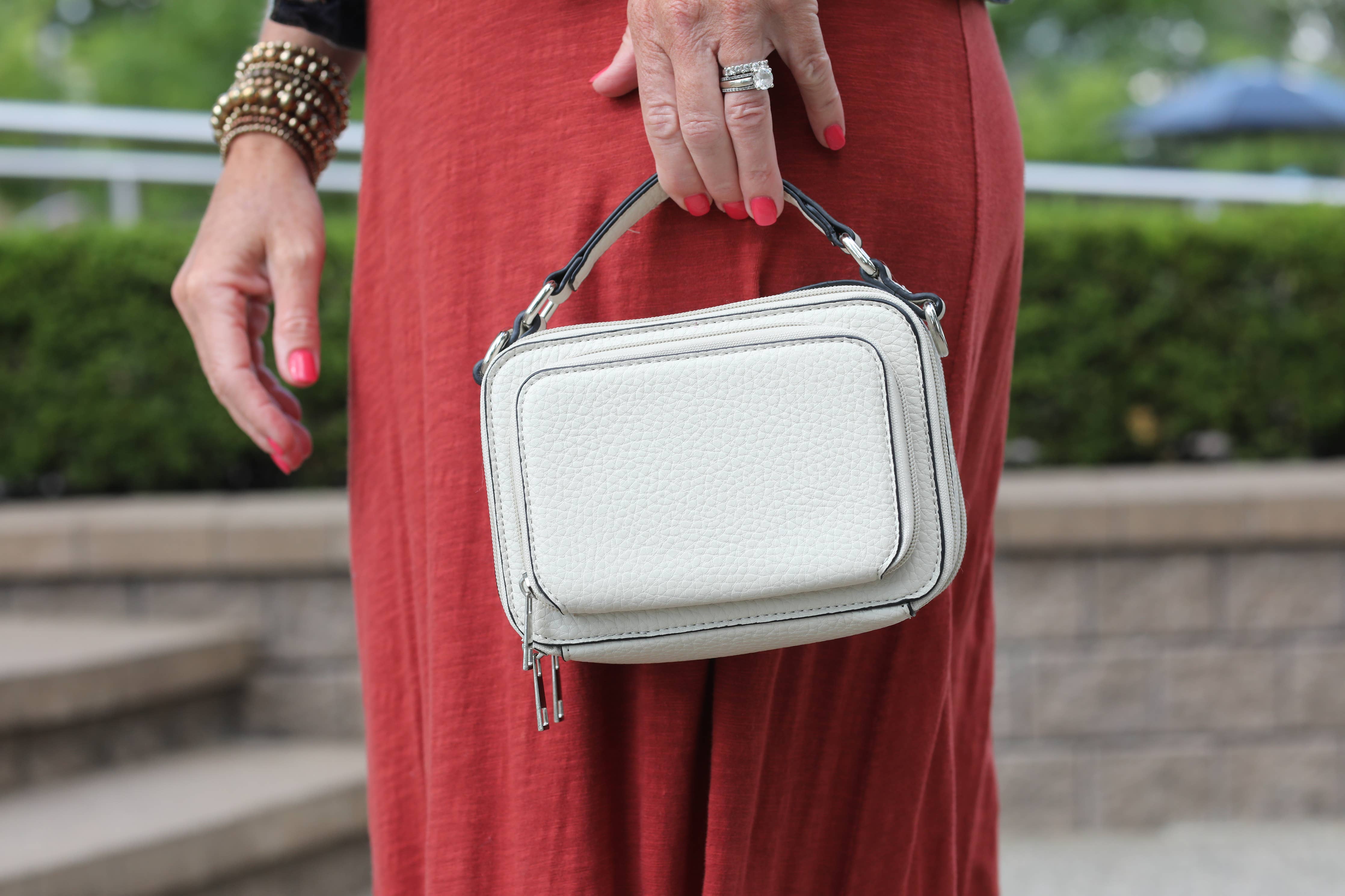 Kelsey Crossbody: TAUPE